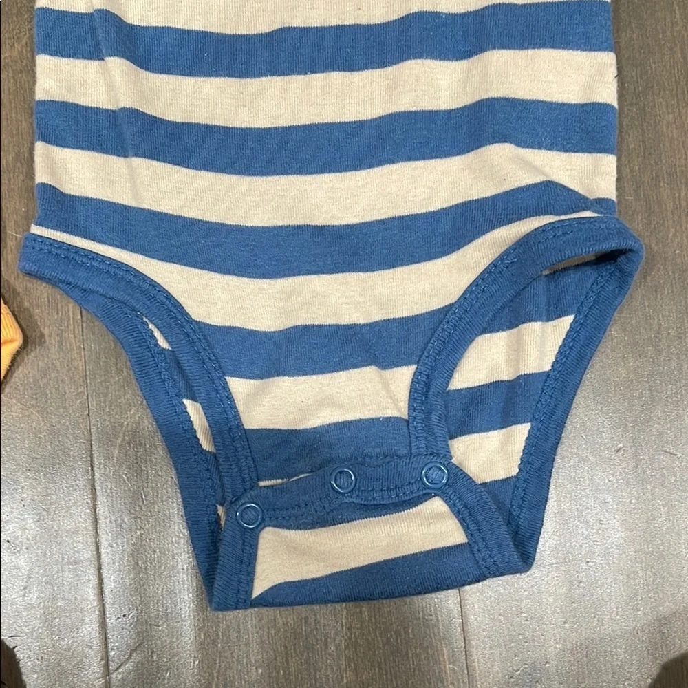 12M Carters 2Pc Onesie excellent condition